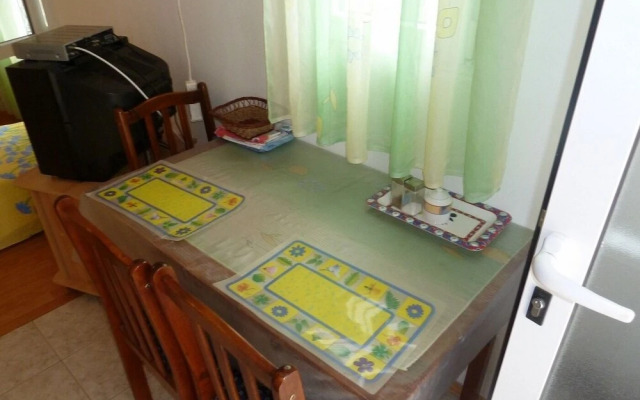 Maja - 80 m From Pebble Beach - SA1 Istok