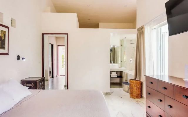 Serene Stay Pool Spa Tub and Bikes