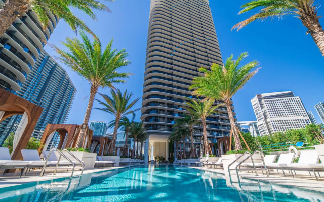 SLS LUX Brickell