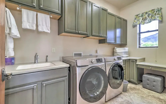 Pool & Spa: Pet-friendly Mansion in Phoenix!