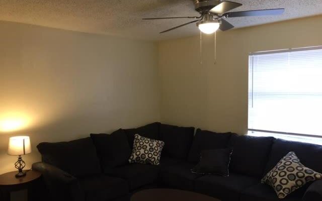 Simple 1-bedroom unit upstairs close to Fort Sill!