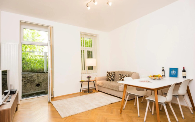 Garden Lounge Satzberg by ichbucheAT