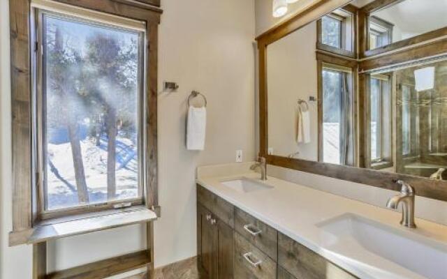 Highwood Hideaway Apartment