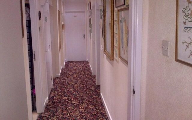 Follets B & B