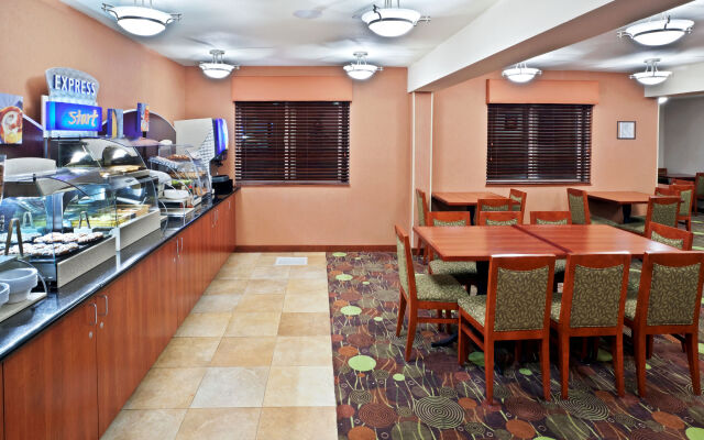 Holiday Inn Express Portland South-Lake Oswego by IHG