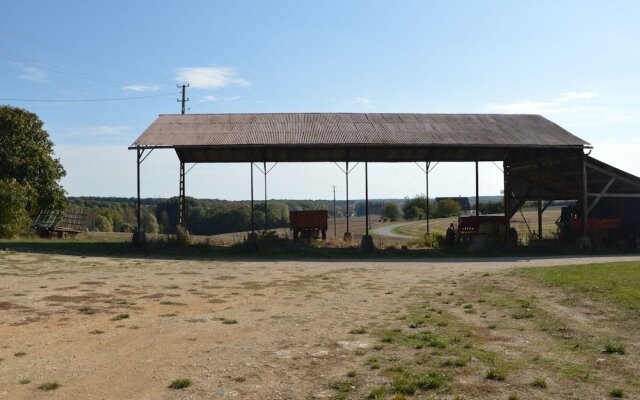 Cozy Holiday Home in Saint-bohaire With Fenced Garden