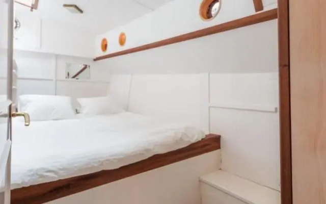 Anna Johanna Houseboat