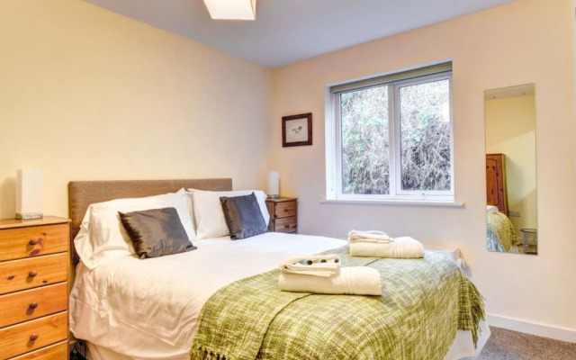 Holiday Home Cwm Tawel
