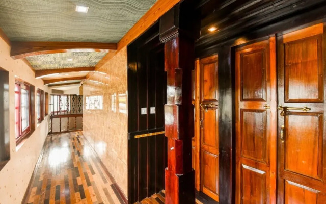 Sreekrishna Houseboat