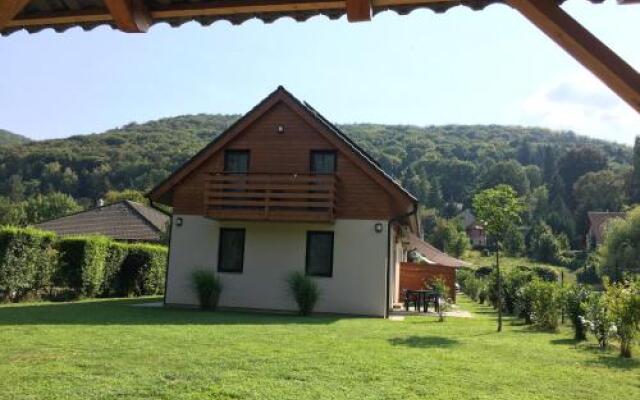 Dunazug Apartmanház