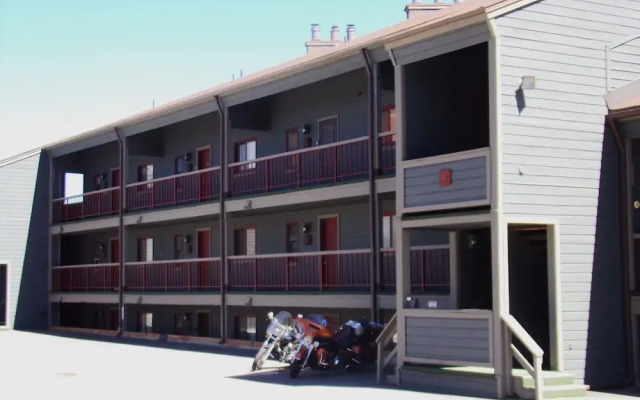 Snowscape 2 bed 2 bath 2 Br condo by RedAwning