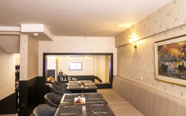 Elm Suite Hotel