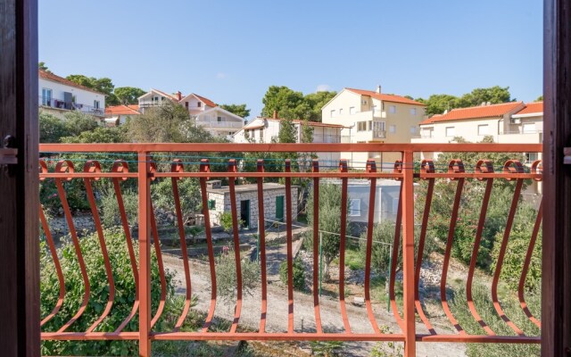 Beachfront apt at Exclusive Location Near Center
