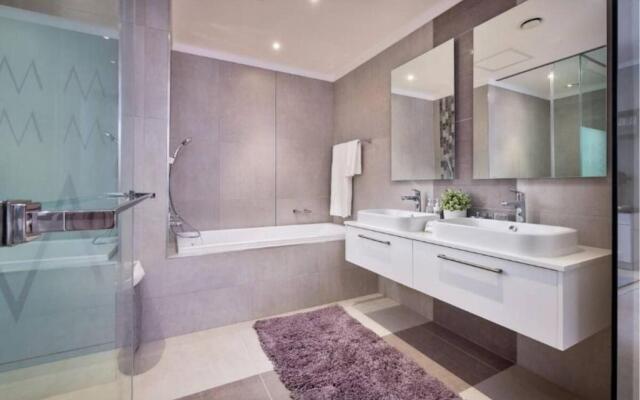 Sandton Smart Apartment Fourteen
