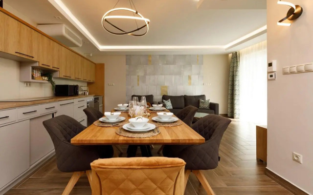 Royal Cafe Apartman