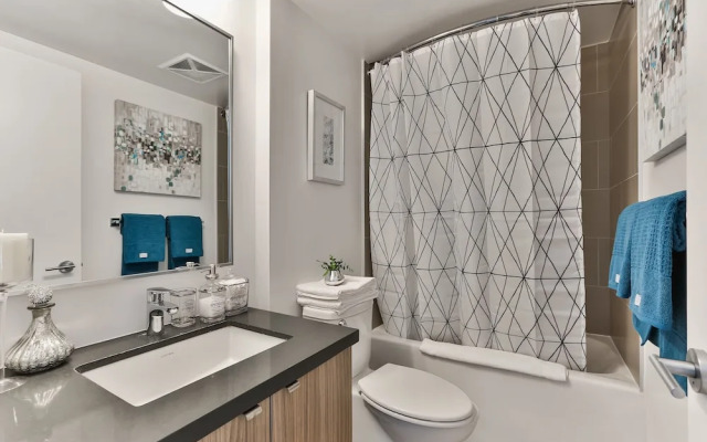 QuickStay - Chic Condo in Yorkville (Yonge & Bloor)