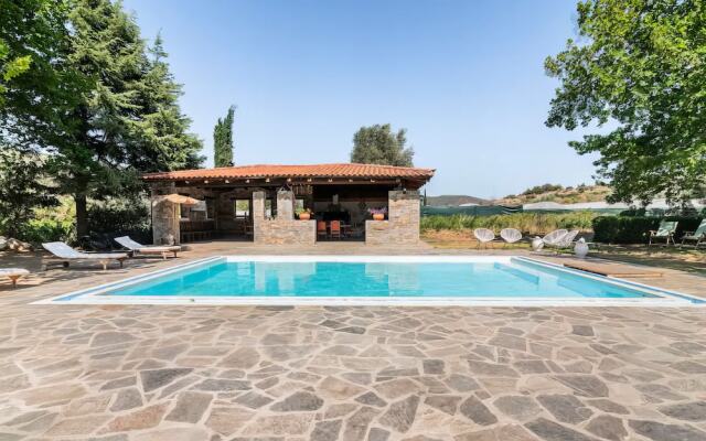 Estate Villa OINOI with Pool