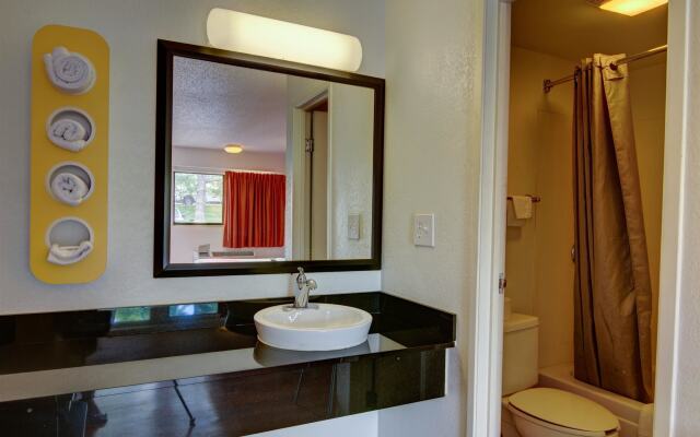 Days Inn by Wyndham Kansas City Northeast
