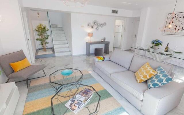 Exquisite Penthouse Suite with Rooftop Terrace