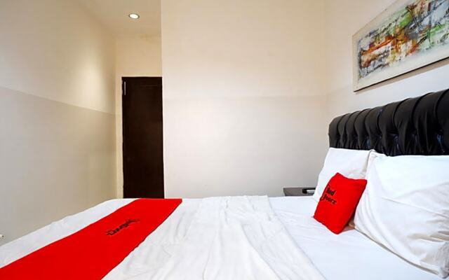 RedDoorz near Wisata Kota Lama Semarang