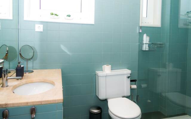 Liiiving - Downtown Balcony Apartment