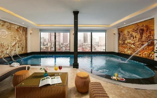 Luxe Paradise Suites Dich Vong Hau