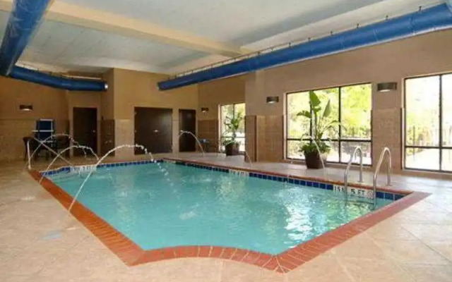 Holiday Inn Express & Suites Lexington by IHG