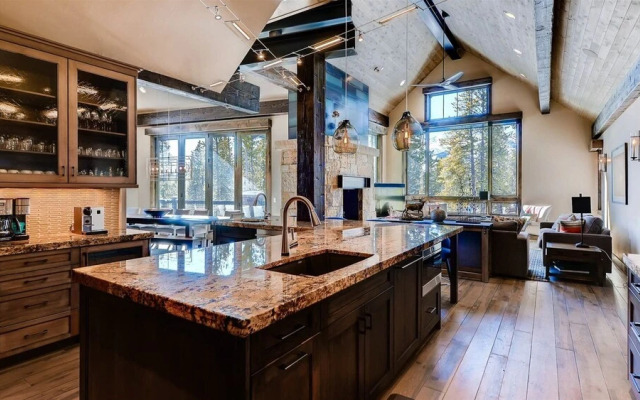 Breck_summit_at_shockhill