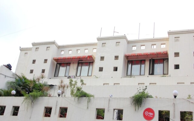 OYO 1065 Hotel HMR Royal Inn