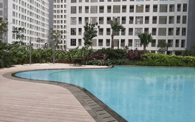 Comfy Studio Apartment with Extra Bed at M-Town Residence
