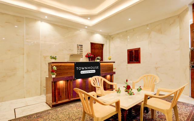 Super Townhouse Naya Gaon Formerly Hotel Paradise