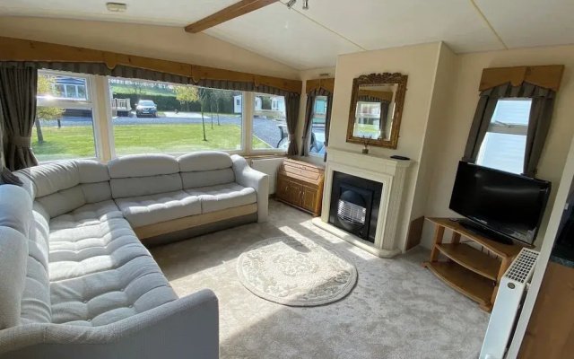 Caravan - Sleeps 4 - Pet Friendly - Parking