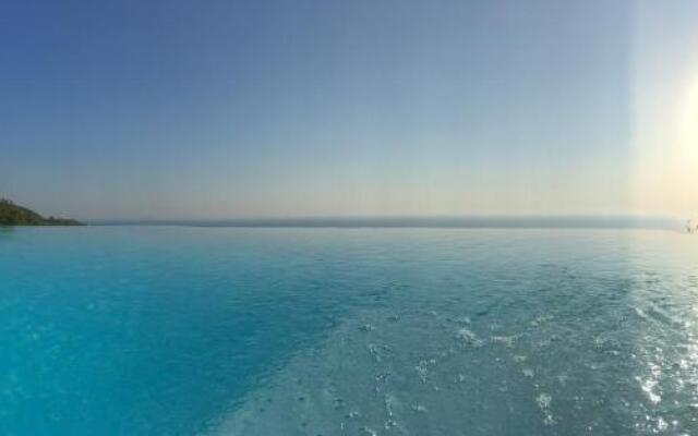 White Club Residence