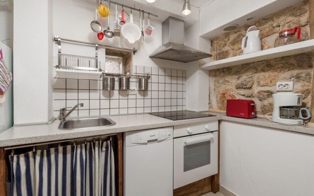 Beautiful Home in Brzac With Wifi and 2 Bedrooms