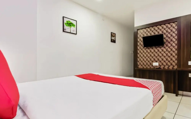 Oyo 30525 Dwarka Grand