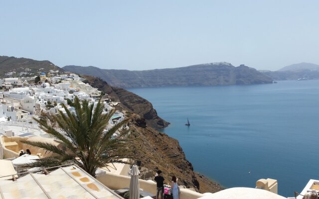 Oia Captain's Villa