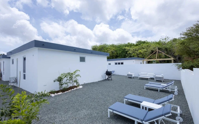 Modern Garden Villa Near Jan Thiel Mambo