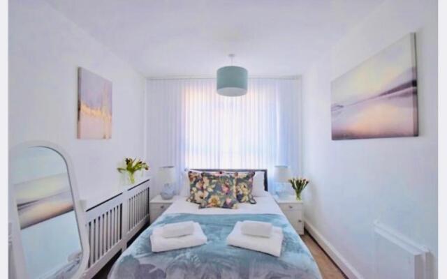 Super location 1min from metro 10min from Camden