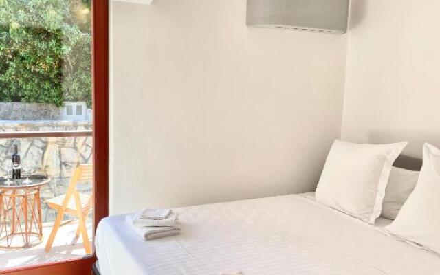 @Hvar Island Seaside Villa (1st row at seaside)