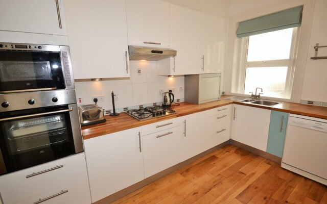 4 Roslyn House