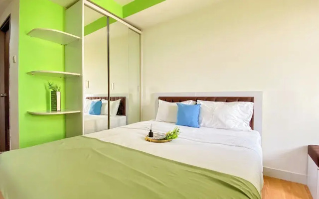 Good And Homey Studio At Belmont Residence Puri Apartment