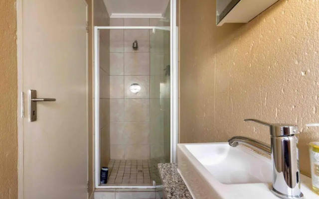 Lovely 2 bedroom apartment around Montecasino