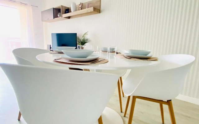 Enjoy Sunsets at Fully Equipped 2BR Oceanside View