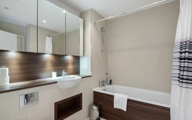 Bright & Spacious 2-bed Apt, With Balcony