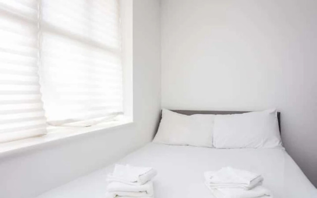 Energised Apartment With Gym in Brent Park