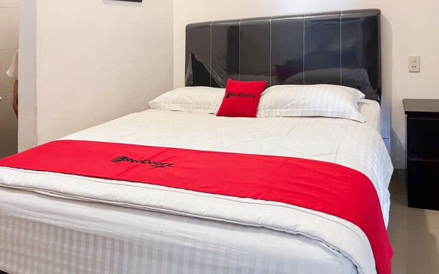 RedDoorz near Pantai Pandan Sibolga 2