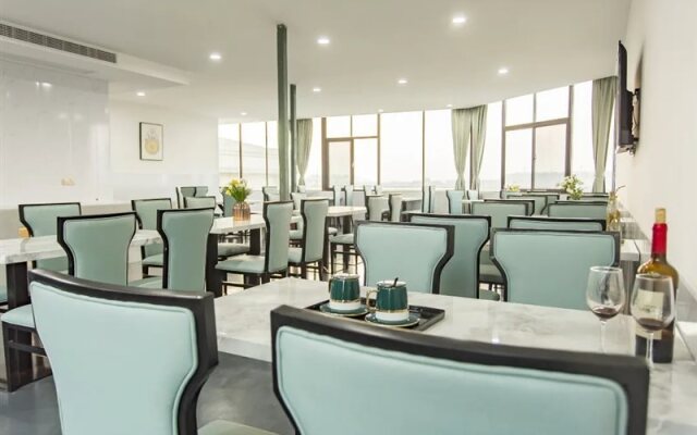 Chonpines Hotel (Yancheng Airport)