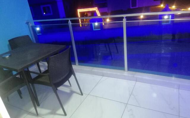 Suit Residence