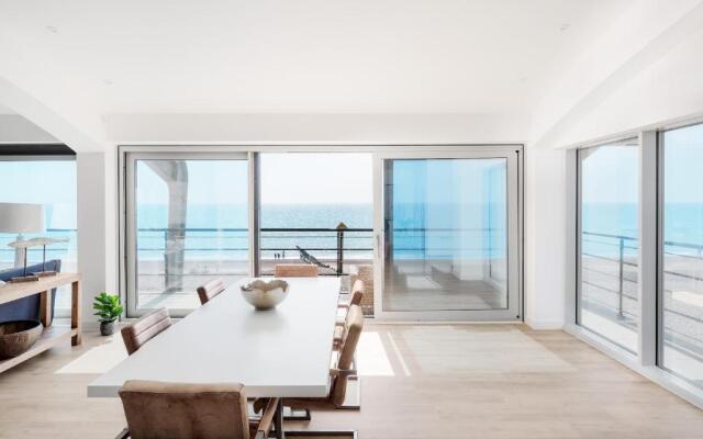Modern beach apartment
