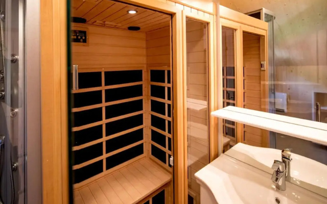 Attractive Chalet With hot tub